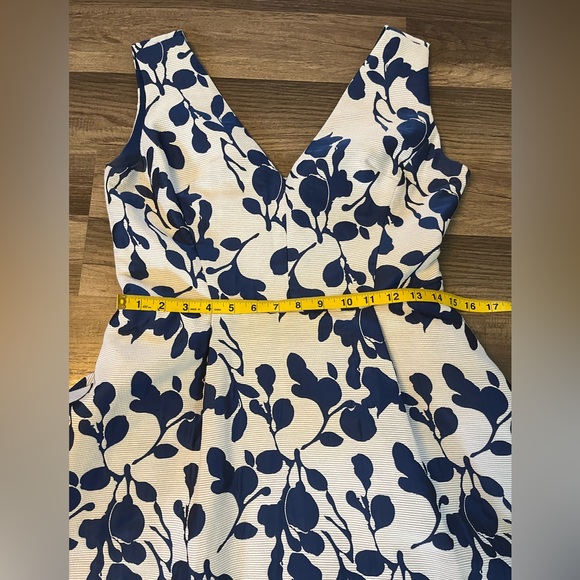 Betsey Johnson Floral Jacquard V-Neck Fit & Flare SZ 6 - Picture 13 of 16